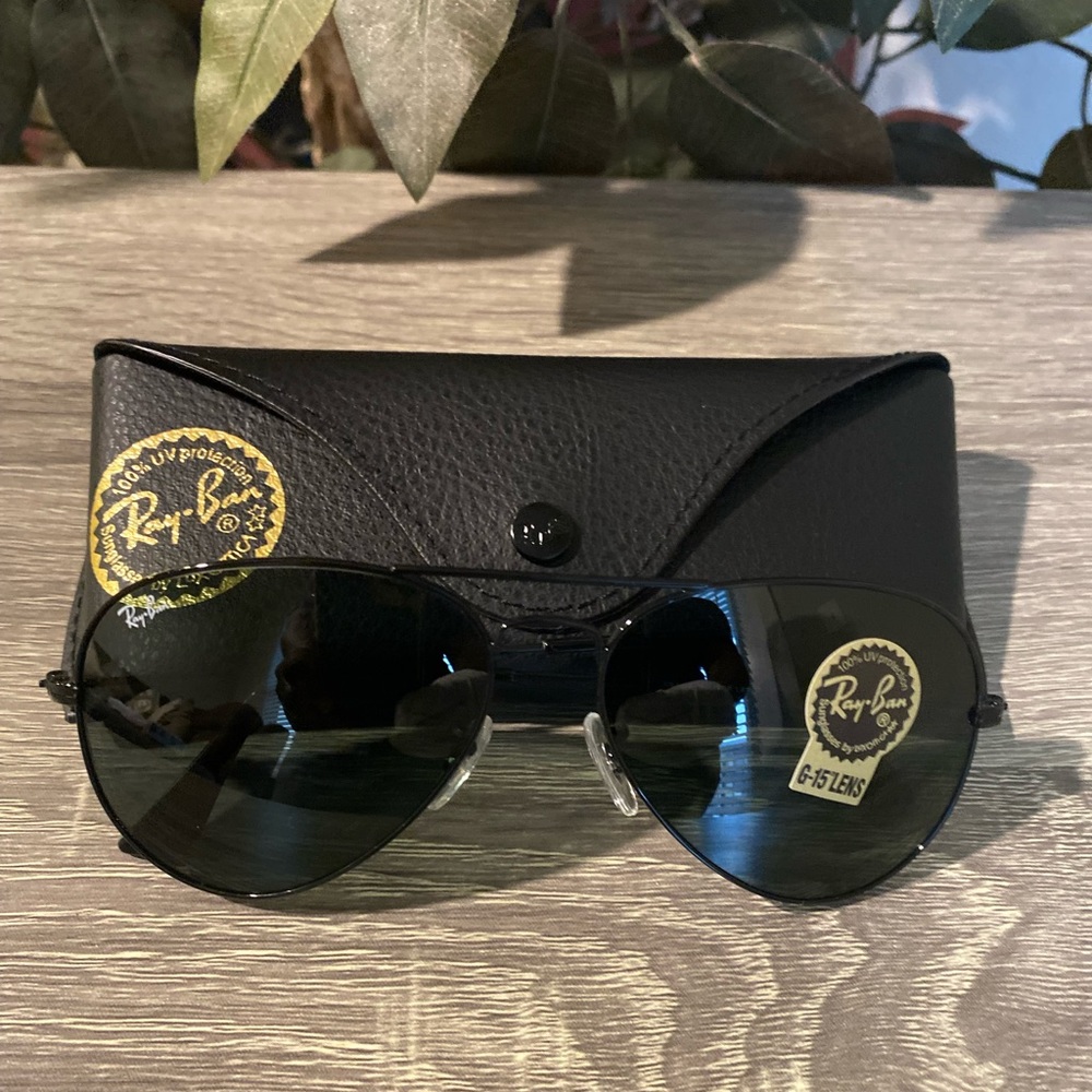 COPY - COPY - Ray-Ban aviator sunglasses. Black/Black